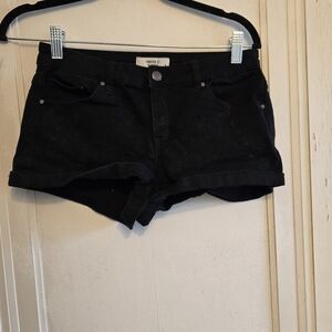 Women's black shorts from forever 21 size 27 corresponds to size 4